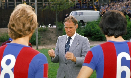 Тотальный футбол: Как Ринус Михелс придумал прессинг и смену позиций.