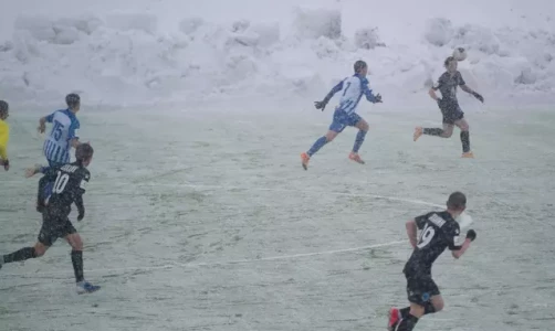 Футбол в снегу на Сахалине шокировал иностранцев