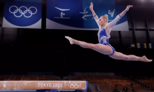 Олимпийская гимнастика: Без Симоны Байлз, кто выигрывает титул в многоборье?