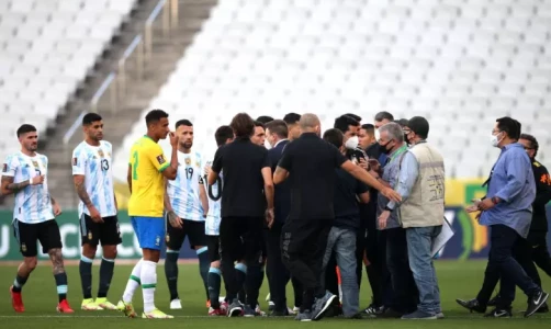 Отборочный матч чемпионата мира Бразилия - Аргентина приостановлен после вмешательства чиновников здравоохранения