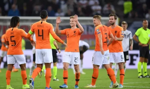Футбол. Сборная Нидерландов сыграет на Чемпионате Мира впервые за 8 лет.