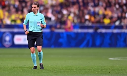 На чемпионате мира по футболу впервые будут работать женщины-арбитры.