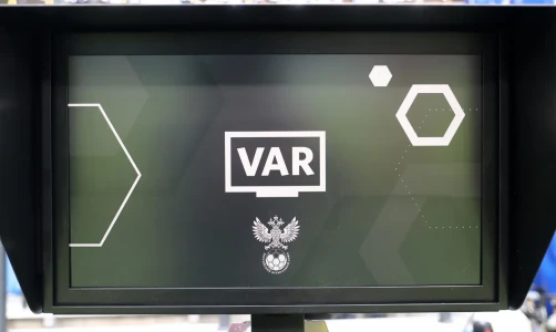 «VAR check»: Как 5-минутные паузы убили эмоции (но не ошибки судей)