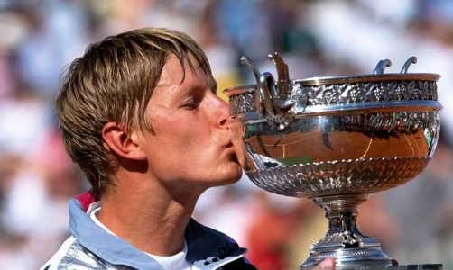 «Калашников», который никогда не давал осечек. Как Евгений Кафельников прорубил окно в элиту и стал Первым в мире