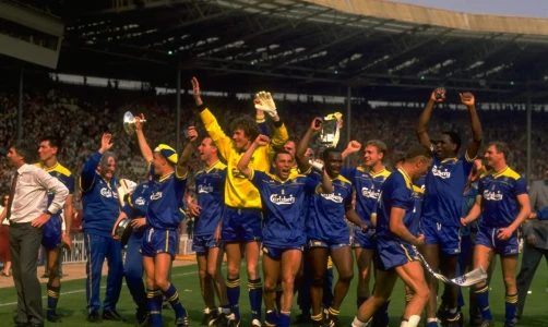 «Банда психов», которая поставила Англию на колени: как «Уимблдон» сотворил главную сенсацию в истории футбола.